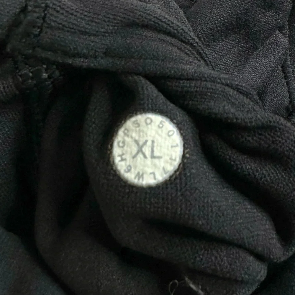 Lululemon Reveal Crop in Black. Mesh Sides. Size 12 or XL